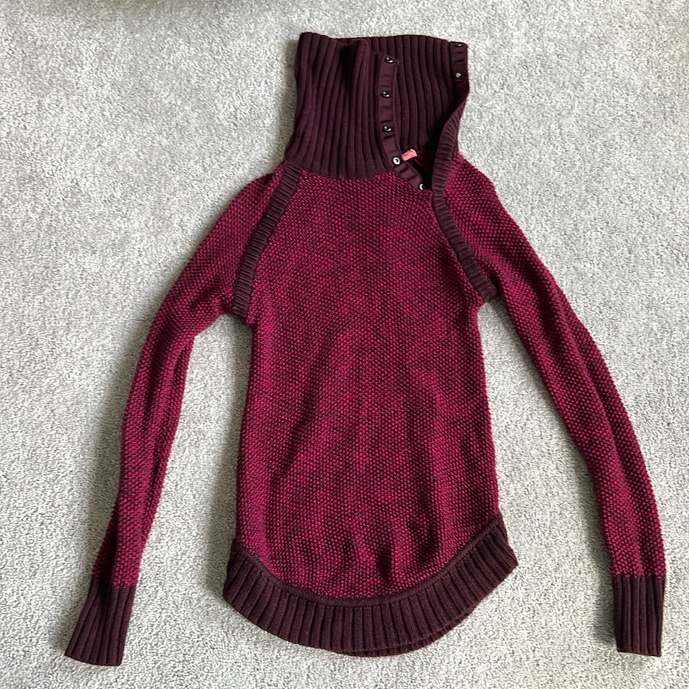 Lululemon burgundy sweater size 6